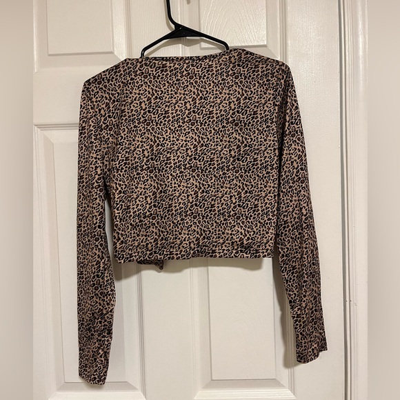 Cheetah/Leopard Print Top - Picture 3 of 3